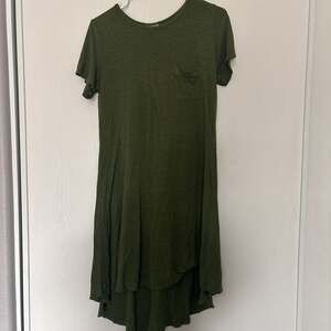 LuLaRoe Carly Swing Dress Solid Olive Green High-Low Pocket Short Sleeve